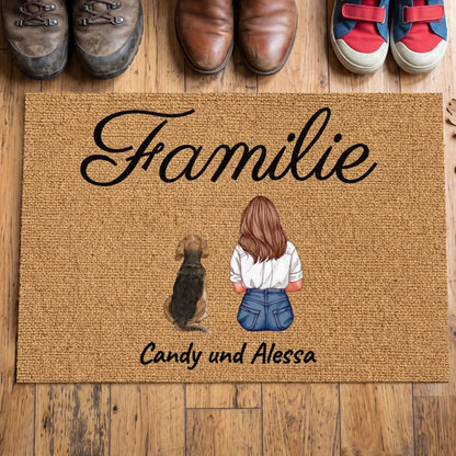 Personalisierte Fußmatte aus Jute mit dem Schriftzug Familie und einer Illustration von einer Frau und einem Hund.