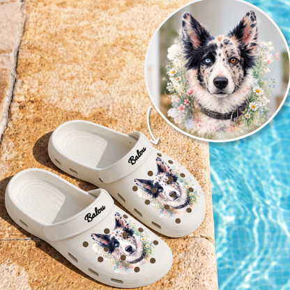 Personalisierte Clogs in Beige mit Aquarellzeichnung eines Hundes und dem Namen "Balou".