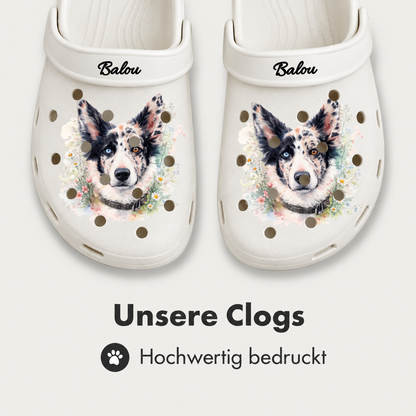 Personalisierte Clogs in Weiß mit Aquarell-Druck eines Hundes und Namen Balou. Hochwertig verarbeitet.